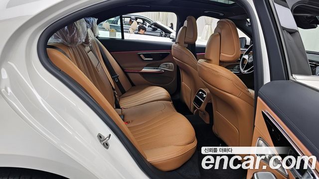 Mercedes-Benz E-Class E300 4MATIC Exclusive
