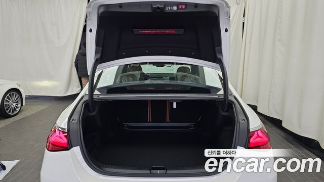 Mercedes-Benz E-Class E300 4MATIC Exclusive