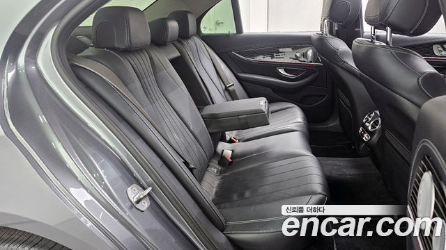 Mercedes-Benz E-Class E400 4MATIC Exclusive