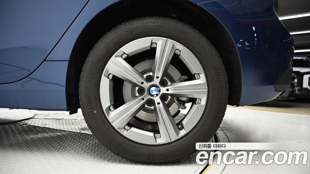 BMW 2-Series 220i Advantage