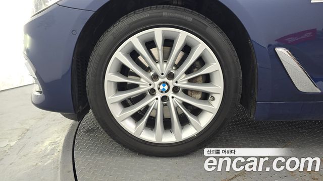 BMW 5-Series 530i xDrive Luxury Plus