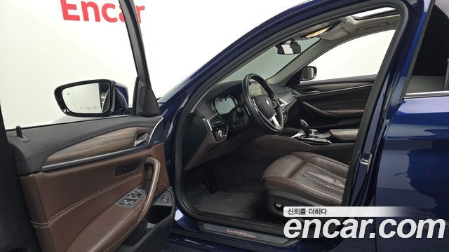 BMW 5-Series 530i xDrive Luxury Plus