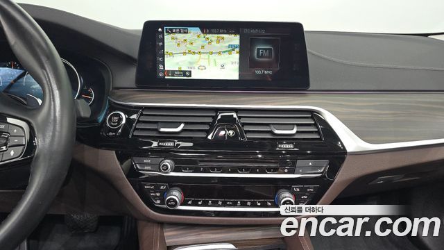 BMW 5-Series 530i xDrive Luxury Plus