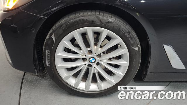 BMW 5-Series 520i Luxury