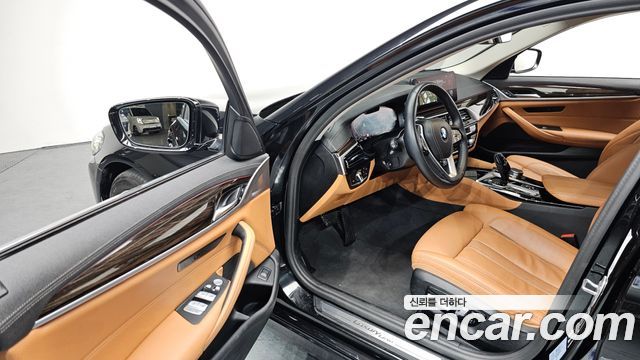BMW 5-Series 520i Luxury