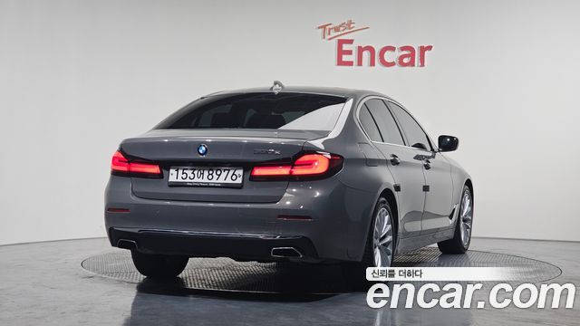 BMW 5-Series 530e Luxury