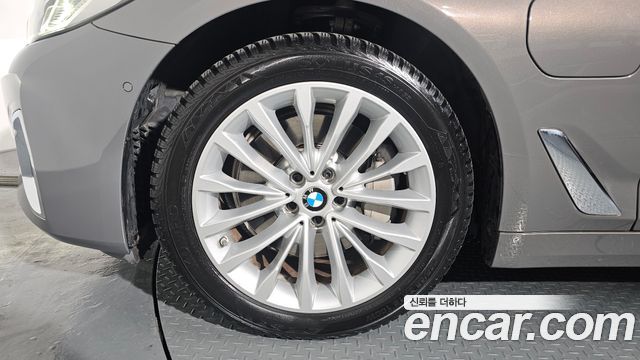 BMW 5-Series 530e Luxury