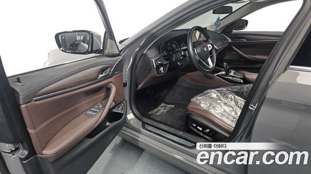 BMW 5-Series 530e Luxury