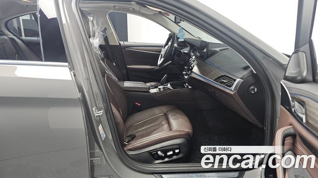 BMW 5-Series 530e Luxury