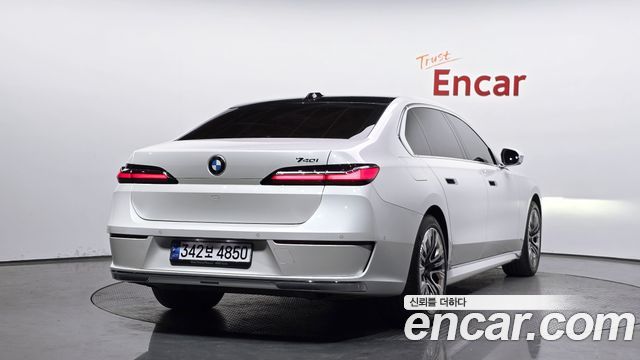 BMW 7-Series 740i sDrive Design Pure Excellence