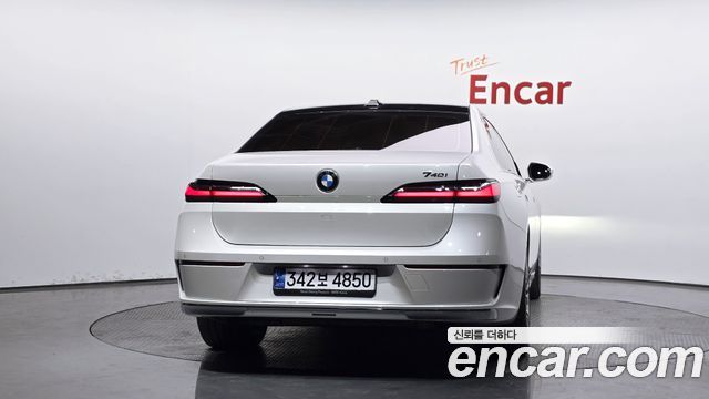 BMW 7-Series 740i sDrive Design Pure Excellence