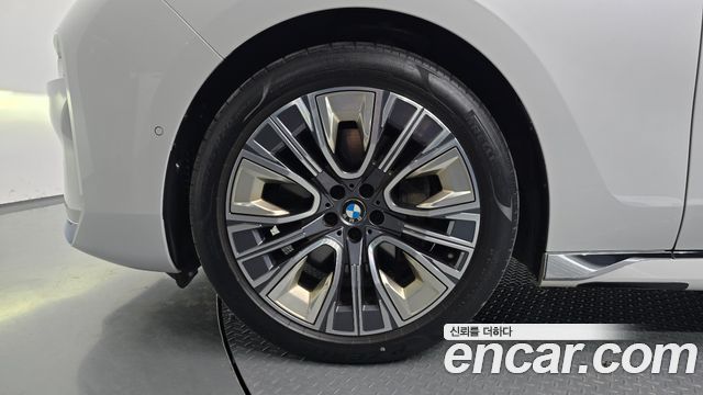 BMW 7-Series 740i sDrive Design Pure Excellence