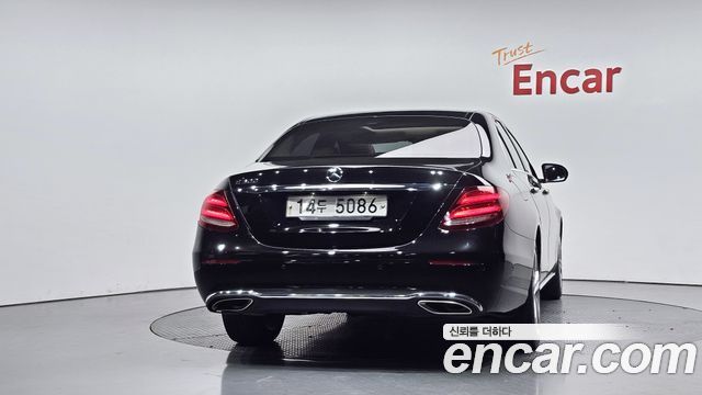Mercedes-Benz E-Class E200 Avantgarde