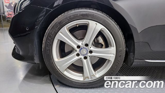 Mercedes-Benz E-Class E200 Avantgarde