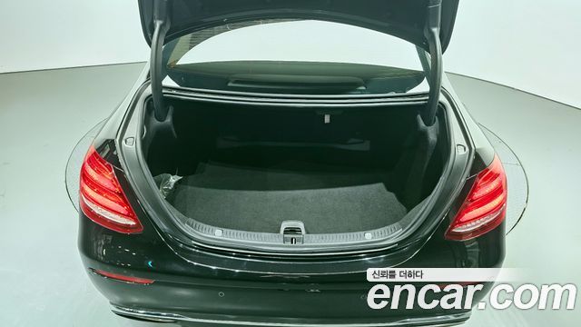Mercedes-Benz E-Class E200 Avantgarde