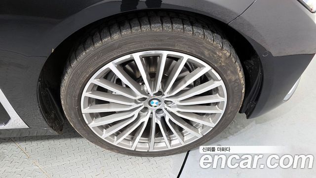 BMW 7-Series 740Li xDrive Design Pure Excellence