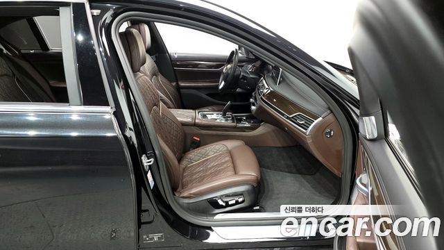 BMW 7-Series 740Li xDrive Design Pure Excellence