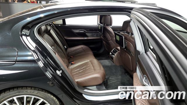 BMW 7-Series 740Li xDrive Design Pure Excellence