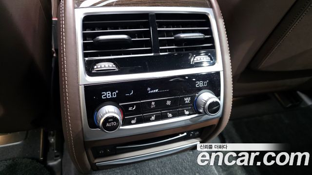 BMW 7-Series 740Li xDrive Design Pure Excellence