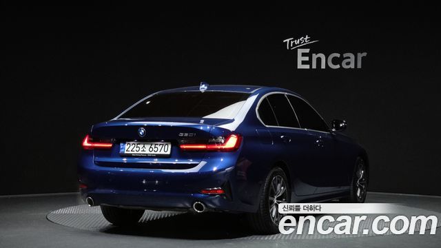 BMW 3-Series 320i