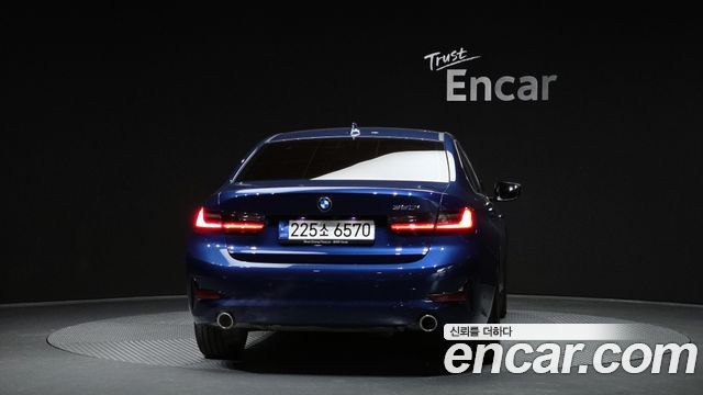 BMW 3-Series 320i