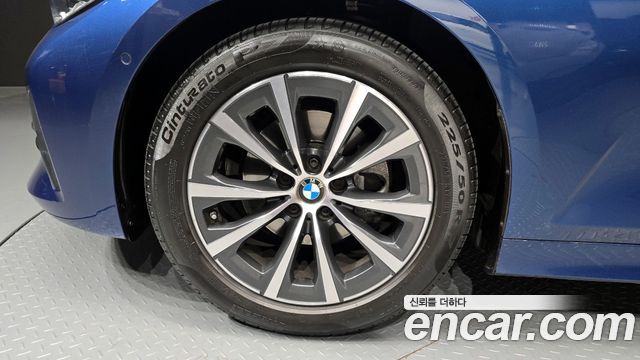 BMW 3-Series 320i