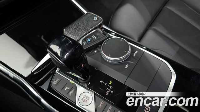 BMW 3-Series 320i