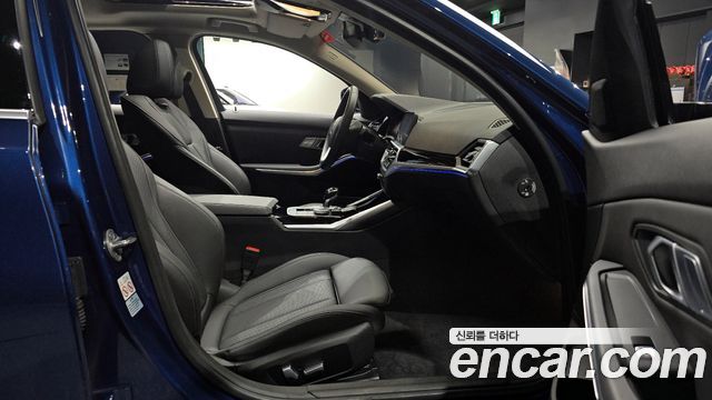 BMW 3-Series 320i
