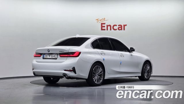 BMW 3-Series 320i Luxury