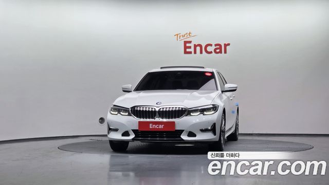 BMW 3-Series 320i Luxury