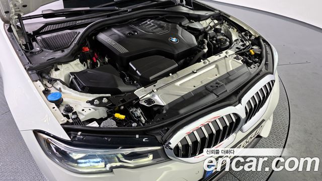 BMW 3-Series 320i Luxury