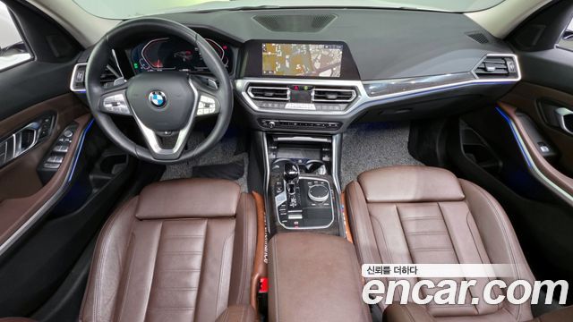 BMW 3-Series 320i Luxury