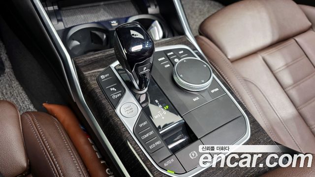BMW 3-Series 320i Luxury