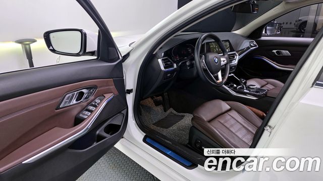 BMW 3-Series 320i Luxury