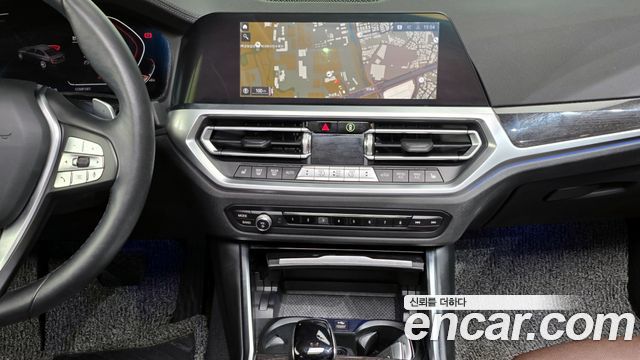 BMW 3-Series 320i Luxury