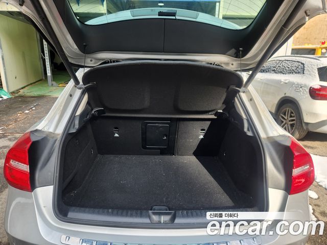 Mercedes-Benz GLA-Class GLA200 d 4MATIC