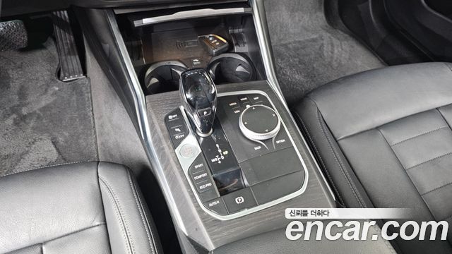 BMW 3-Series 320i Luxury