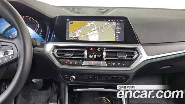 BMW 3-Series 320i Luxury