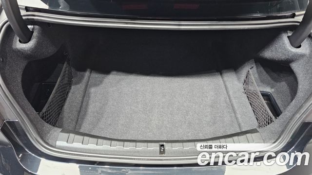 BMW 3-Series 320i Luxury