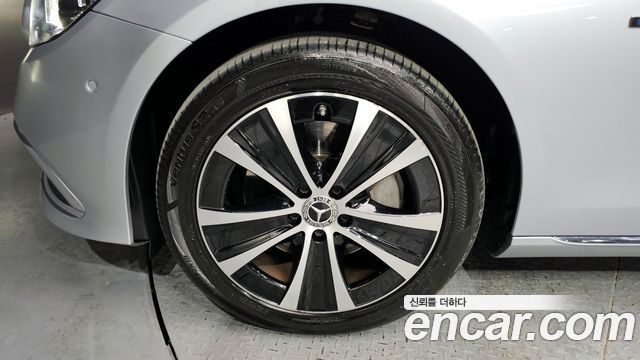Mercedes-Benz E-Class E300e 4MATIC Exclusive
