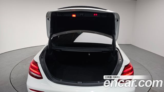 Mercedes-Benz E-Class E350 4MATIC AMG Line