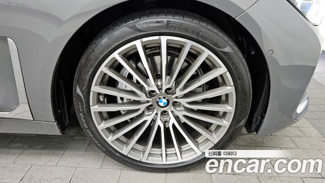 BMW 7-Series 740i Design Pure Excellence