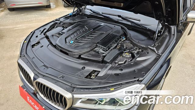 BMW 7-Series M760Li xDrive