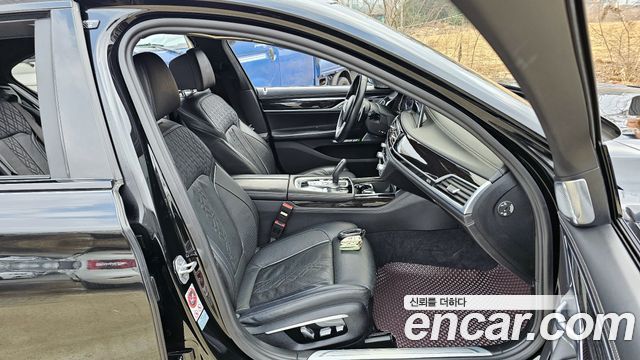 BMW 7-Series M760Li xDrive
