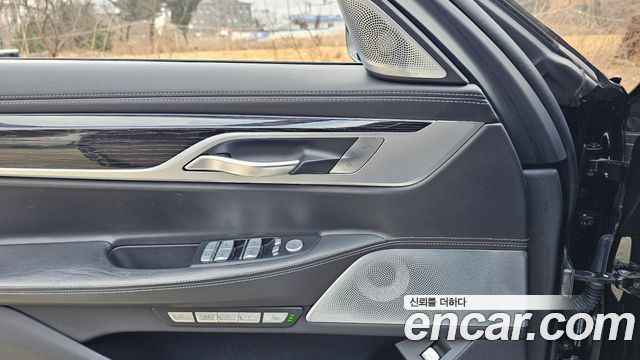 BMW 7-Series M760Li xDrive