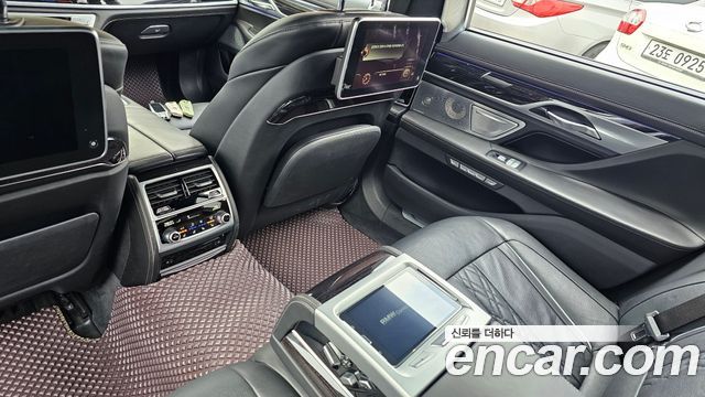 BMW 7-Series M760Li xDrive
