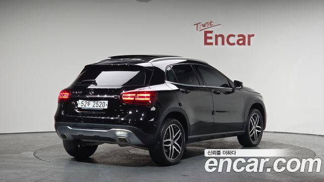 Mercedes-Benz GLA-Class GLA220 Premium