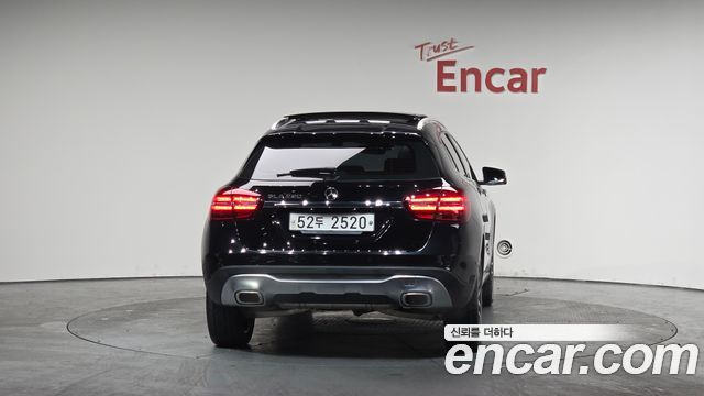 Mercedes-Benz GLA-Class GLA220 Premium