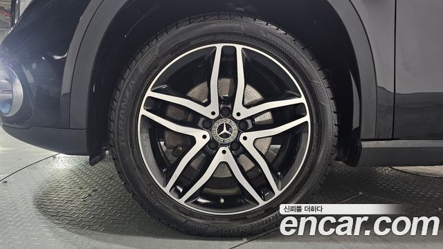 Mercedes-Benz GLA-Class GLA220 Premium