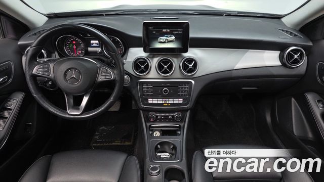 Mercedes-Benz GLA-Class GLA220 Premium